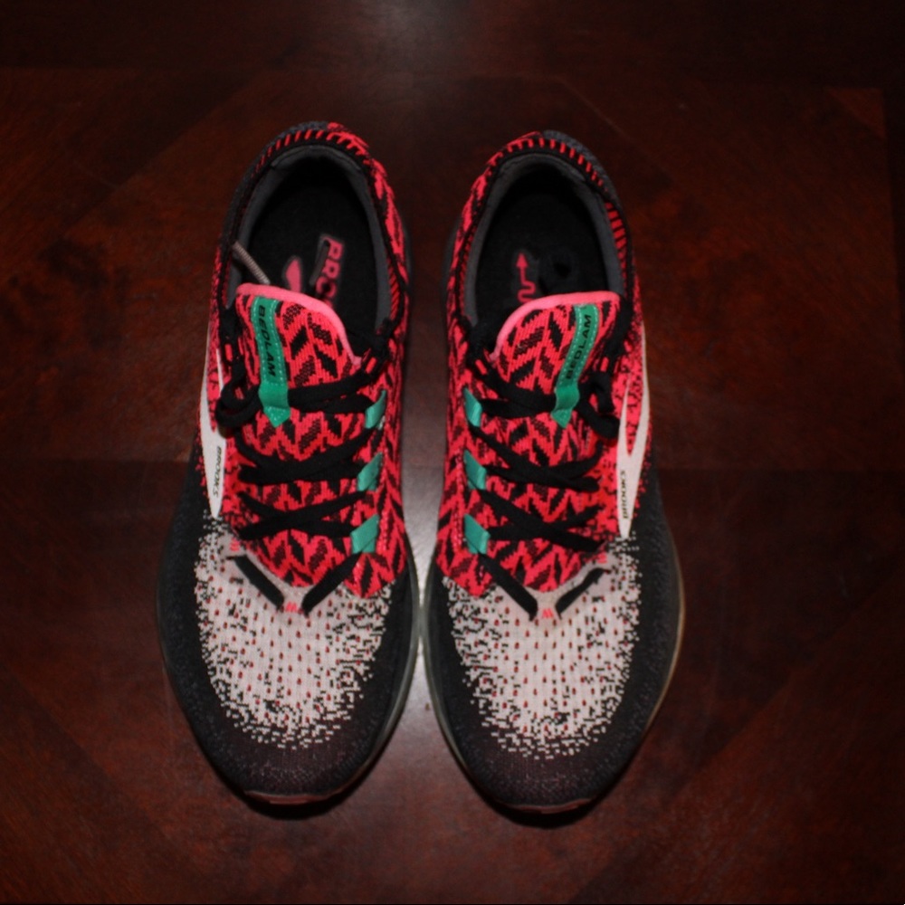 Brooks Bedlam’s - Pink and Black